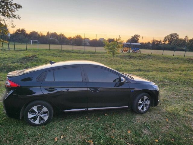 Черный Хендай Ioniq, объемом двигателя 0 л и пробегом 99 тыс. км за 12200 $, фото 4 на Automoto.ua