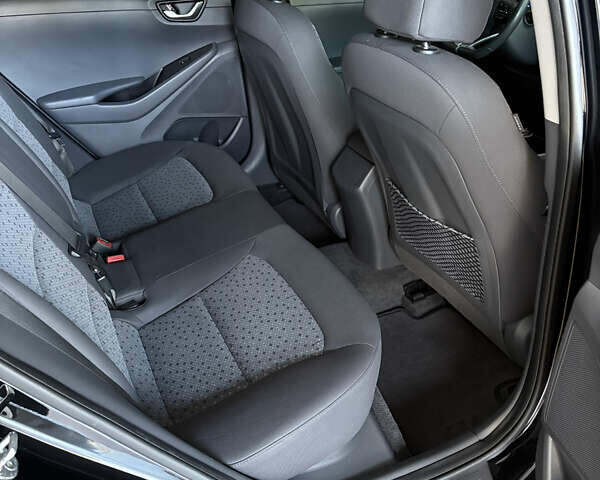 Чорний Хендай Ioniq, об'ємом двигуна 0 л та пробігом 113 тис. км за 12500 $, фото 16 на Automoto.ua