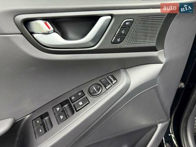 Чорний Хендай Ioniq, об'ємом двигуна 0 л та пробігом 108 тис. км за 14401 $, фото 16 на Automoto.ua