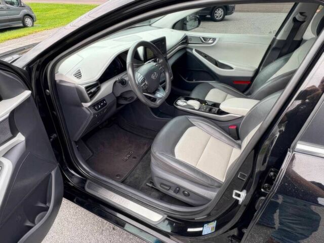 Черный Хендай Ioniq, объемом двигателя 0 л и пробегом 35 тыс. км за 13000 $, фото 8 на Automoto.ua