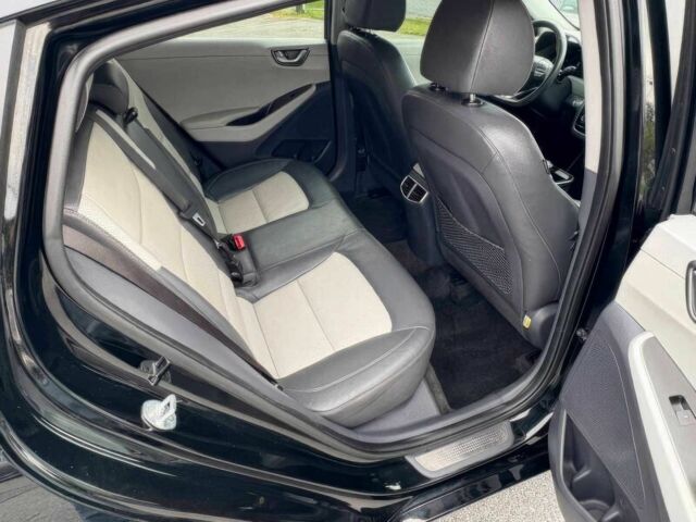 Черный Хендай Ioniq, объемом двигателя 0 л и пробегом 35 тыс. км за 13000 $, фото 10 на Automoto.ua