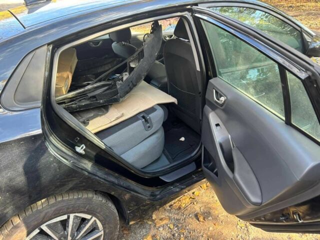 Чорний Хендай Ioniq, об'ємом двигуна 0 л та пробігом 139 тис. км за 7000 $, фото 4 на Automoto.ua