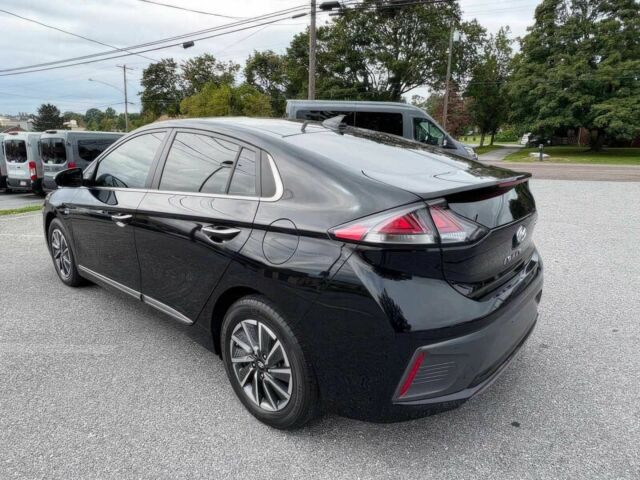 Черный Хендай Ioniq, объемом двигателя 0 л и пробегом 35 тыс. км за 13000 $, фото 5 на Automoto.ua