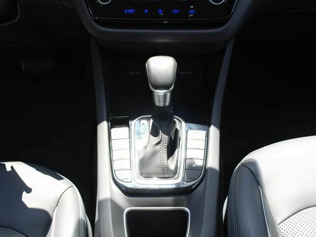 Чорний Хендай Ioniq, об'ємом двигуна 1.6 л та пробігом 13 тис. км за 10000 $, фото 10 на Automoto.ua