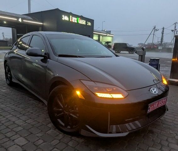Черный Хендай Ioniq, объемом двигателя 0 л и пробегом 56 тыс. км за 27500 $, фото 5 на Automoto.ua
