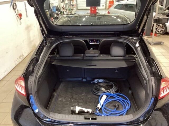 Черный Хендай Ioniq, объемом двигателя 0 л и пробегом 95 тыс. км за 10100 $, фото 5 на Automoto.ua