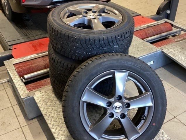 Черный Хендай Ioniq, объемом двигателя 0 л и пробегом 95 тыс. км за 10100 $, фото 6 на Automoto.ua