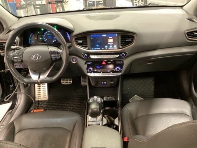 Черный Хендай Ioniq, объемом двигателя 0 л и пробегом 95 тыс. км за 10100 $, фото 3 на Automoto.ua