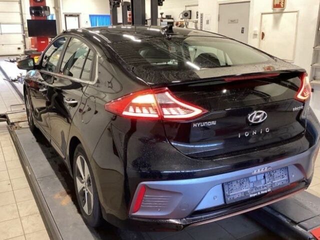 Черный Хендай Ioniq, объемом двигателя 0 л и пробегом 95 тыс. км за 10100 $, фото 1 на Automoto.ua