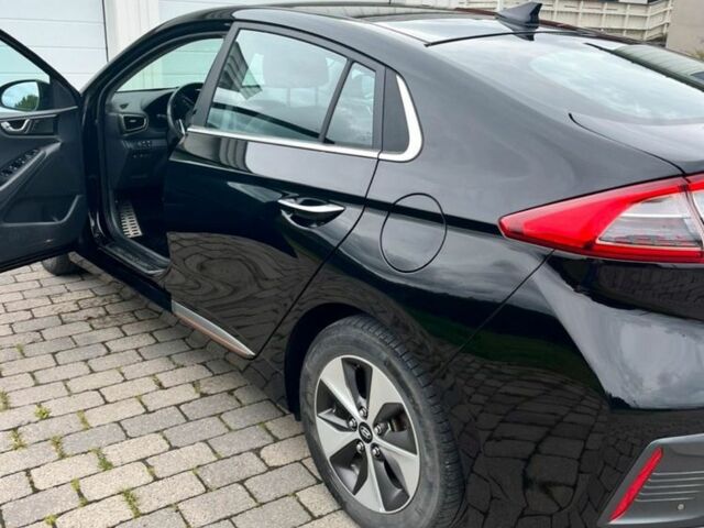 Черный Хендай Ioniq, объемом двигателя 0 л и пробегом 69 тыс. км за 12300 $, фото 2 на Automoto.ua