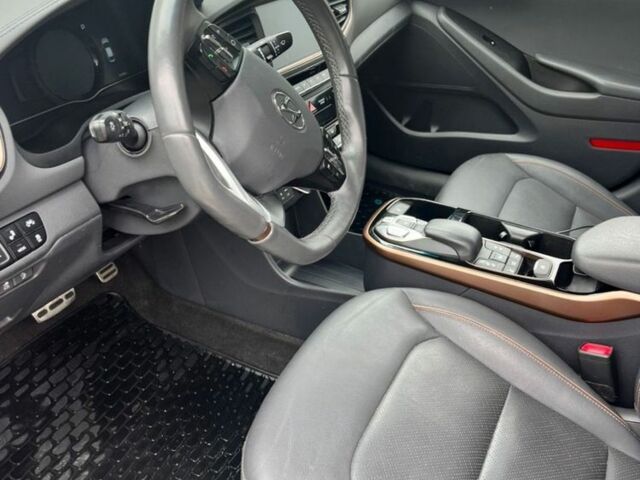 Черный Хендай Ioniq, объемом двигателя 0 л и пробегом 69 тыс. км за 12300 $, фото 3 на Automoto.ua
