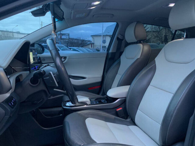 Черный Хендай Ioniq, объемом двигателя 39 л и пробегом 62 тыс. км за 19700 $, фото 8 на Automoto.ua