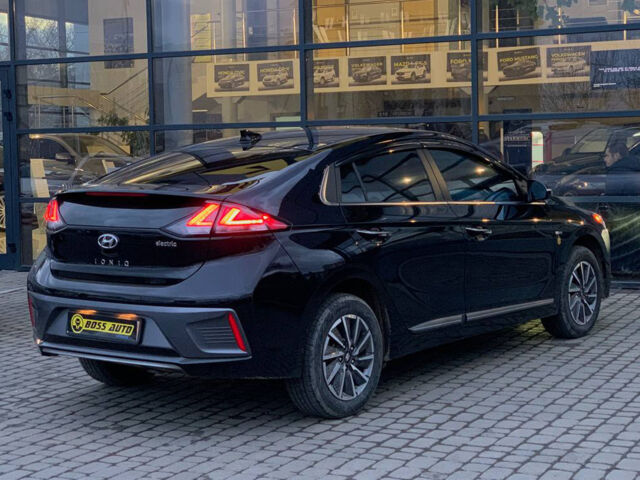Черный Хендай Ioniq, объемом двигателя 39 л и пробегом 62 тыс. км за 19700 $, фото 5 на Automoto.ua