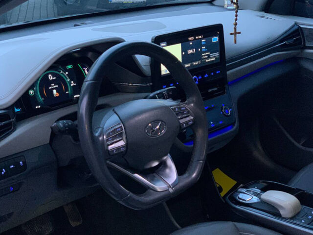 Черный Хендай Ioniq, объемом двигателя 39 л и пробегом 62 тыс. км за 19700 $, фото 9 на Automoto.ua