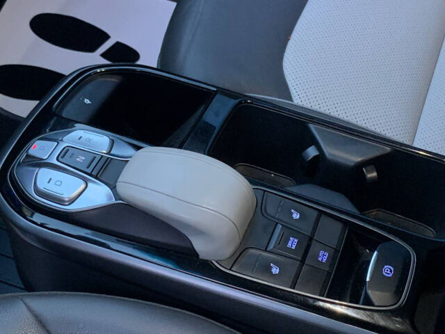 Черный Хендай Ioniq, объемом двигателя 39 л и пробегом 62 тыс. км за 19700 $, фото 14 на Automoto.ua
