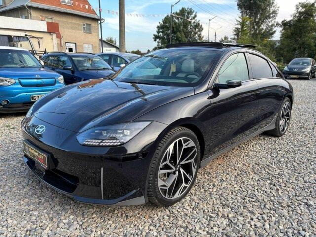 Черный Хендай Ioniq, объемом двигателя 0 л и пробегом 14 тыс. км за 33499 $, фото 2 на Automoto.ua
