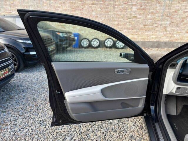 Черный Хендай Ioniq, объемом двигателя 0 л и пробегом 14 тыс. км за 33499 $, фото 10 на Automoto.ua