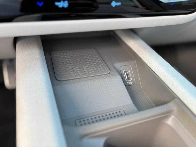 Черный Хендай Ioniq, объемом двигателя 0 л и пробегом 14 тыс. км за 33499 $, фото 16 на Automoto.ua