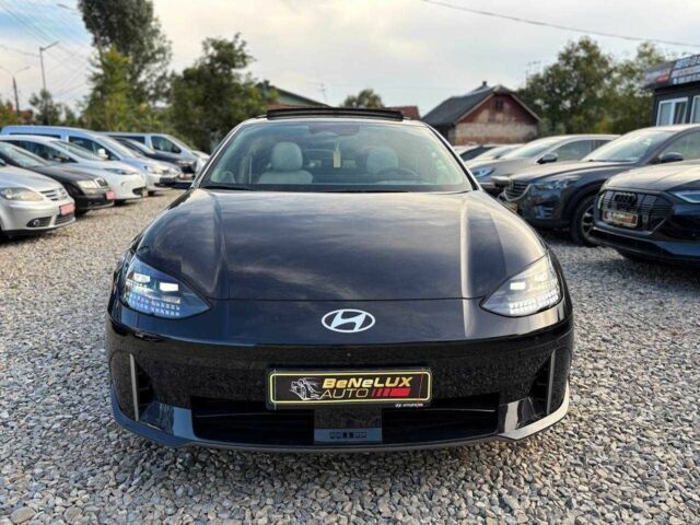 Черный Хендай Ioniq, объемом двигателя 0 л и пробегом 14 тыс. км за 33499 $, фото 1 на Automoto.ua