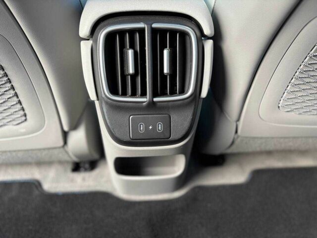 Черный Хендай Ioniq, объемом двигателя 0 л и пробегом 14 тыс. км за 33499 $, фото 20 на Automoto.ua