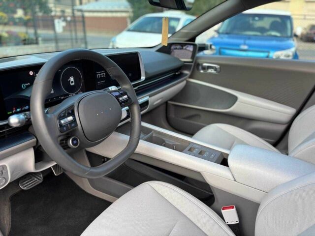 Черный Хендай Ioniq, объемом двигателя 0 л и пробегом 14 тыс. км за 33499 $, фото 12 на Automoto.ua