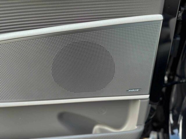 Черный Хендай Ioniq, объемом двигателя 0 л и пробегом 14 тыс. км за 33499 $, фото 11 на Automoto.ua