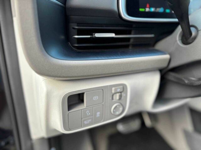 Черный Хендай Ioniq, объемом двигателя 0 л и пробегом 14 тыс. км за 33499 $, фото 13 на Automoto.ua