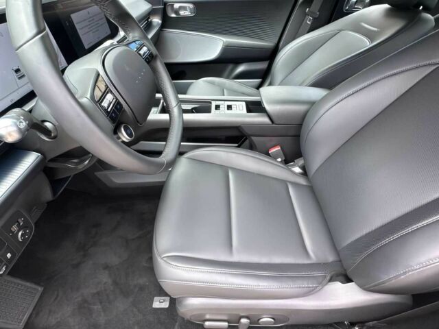 Черный Хендай Ioniq, объемом двигателя 0 л и пробегом 24 тыс. км за 13500 $, фото 9 на Automoto.ua