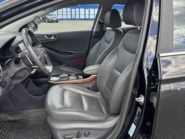 Черный Хендай Ioniq, объемом двигателя 0 л и пробегом 121 тыс. км за 12900 $, фото 2 на Automoto.ua