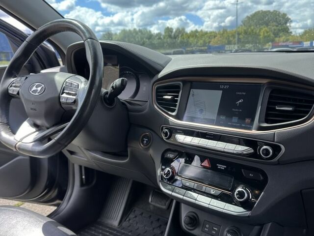 Черный Хендай Ioniq, объемом двигателя 0 л и пробегом 121 тыс. км за 12900 $, фото 7 на Automoto.ua