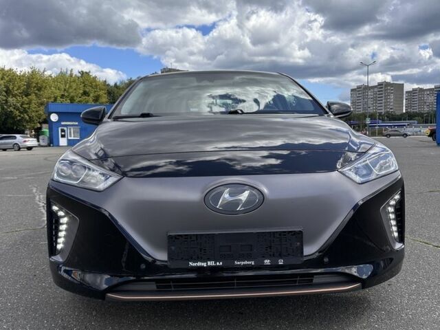 Черный Хендай Ioniq, объемом двигателя 0 л и пробегом 121 тыс. км за 12900 $, фото 20 на Automoto.ua