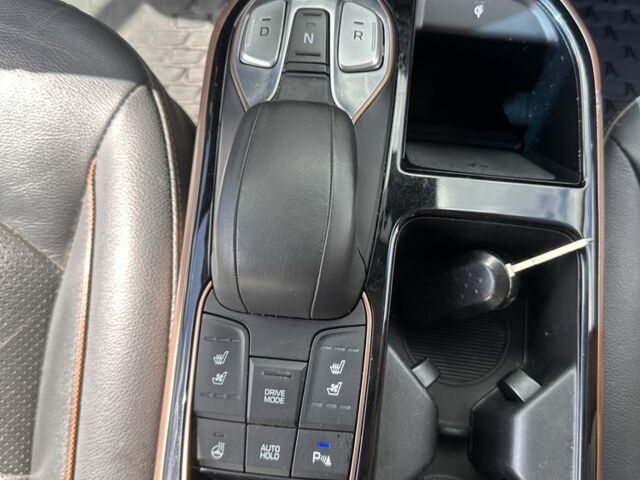 Черный Хендай Ioniq, объемом двигателя 0 л и пробегом 121 тыс. км за 12900 $, фото 8 на Automoto.ua