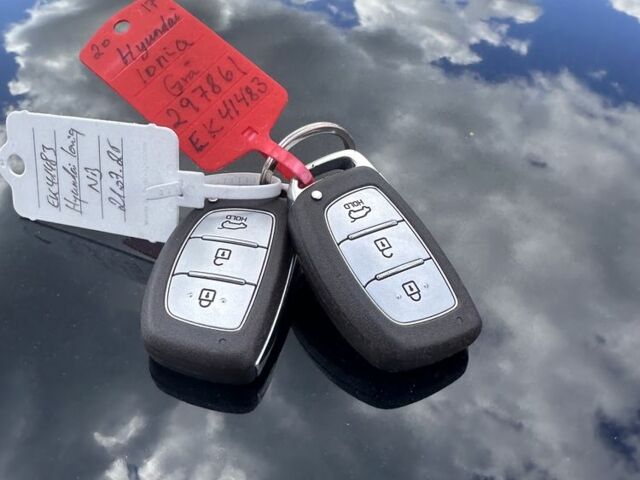 Черный Хендай Ioniq, объемом двигателя 0 л и пробегом 121 тыс. км за 12900 $, фото 1 на Automoto.ua