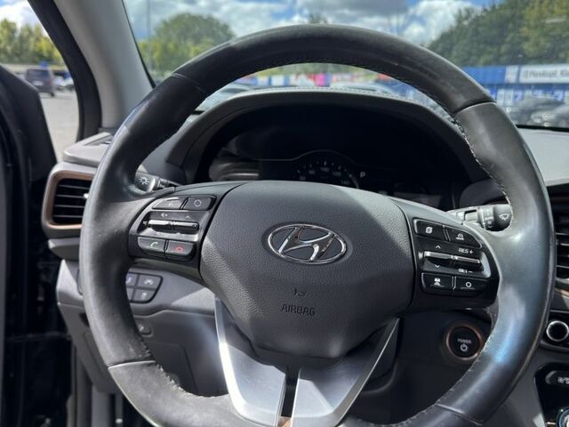 Черный Хендай Ioniq, объемом двигателя 0 л и пробегом 121 тыс. км за 12900 $, фото 5 на Automoto.ua