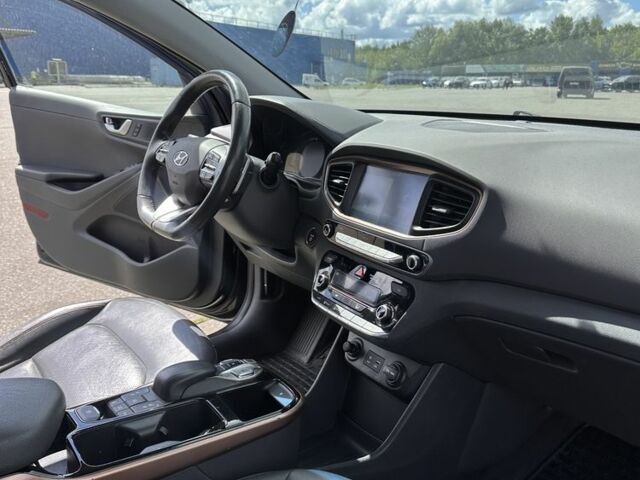 Черный Хендай Ioniq, объемом двигателя 0 л и пробегом 121 тыс. км за 12900 $, фото 9 на Automoto.ua