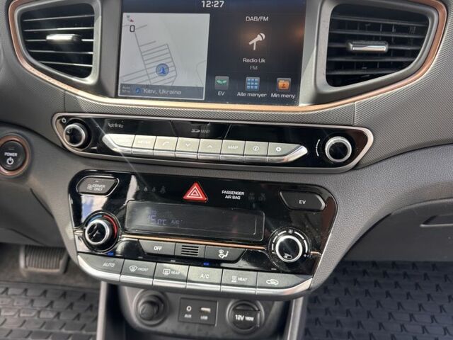 Черный Хендай Ioniq, объемом двигателя 0 л и пробегом 121 тыс. км за 12900 $, фото 6 на Automoto.ua