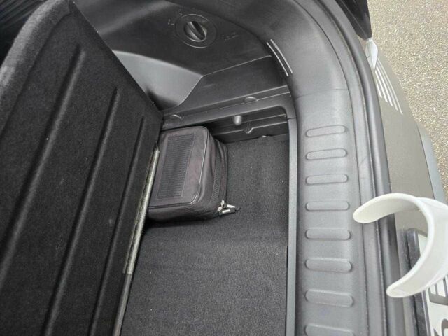 Чорний Хендай Ioniq, об'ємом двигуна 0 л та пробігом 89 тис. км за 26500 $, фото 20 на Automoto.ua