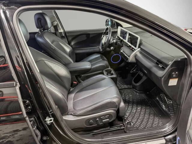 Черный Хендай Ioniq, объемом двигателя 0 л и пробегом 64 тыс. км за 29500 $, фото 7 на Automoto.ua