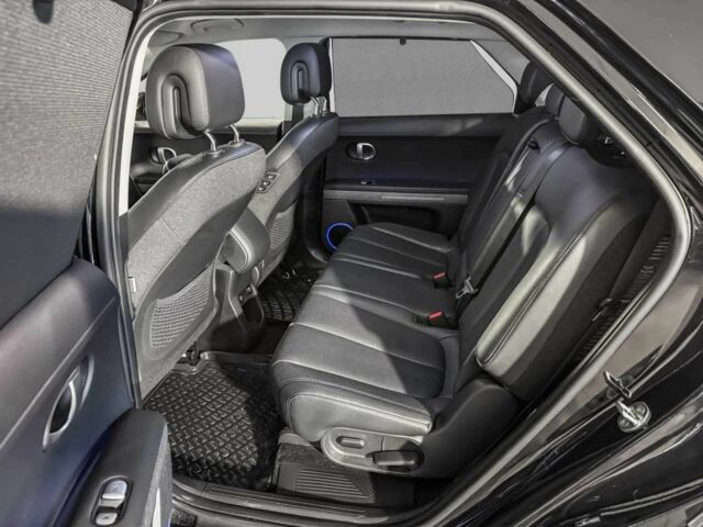 Черный Хендай Ioniq, объемом двигателя 0 л и пробегом 64 тыс. км за 29500 $, фото 6 на Automoto.ua