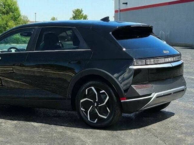 Черный Хендай Ioniq, объемом двигателя 0 л и пробегом 17 тыс. км за 11600 $, фото 3 на Automoto.ua