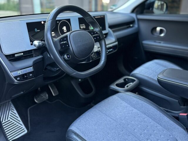 Черный Хендай Ioniq, объемом двигателя 0 л и пробегом 59 тыс. км за 23200 $, фото 4 на Automoto.ua