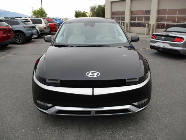 Черный Хендай Ioniq, объемом двигателя 0 л и пробегом 12 тыс. км за 15500 $, фото 1 на Automoto.ua