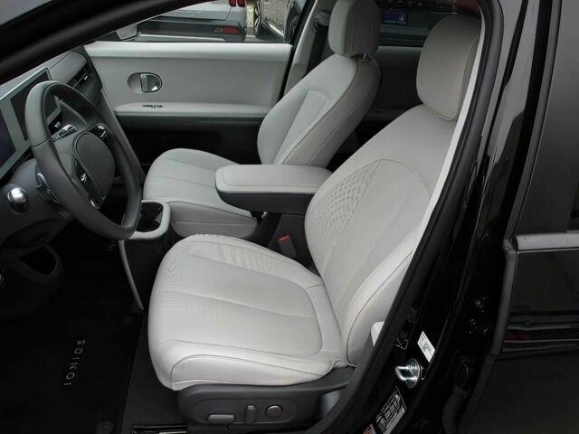 Черный Хендай Ioniq, объемом двигателя 0 л и пробегом 23 тыс. км за 14000 $, фото 7 на Automoto.ua