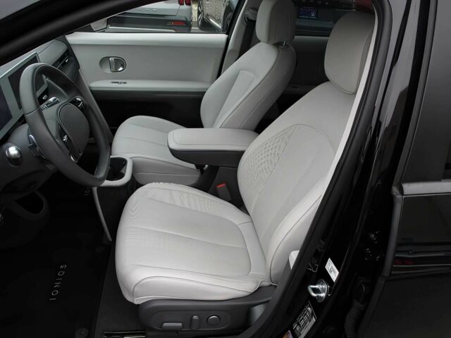 Черный Хендай Ioniq, объемом двигателя 0 л и пробегом 12 тыс. км за 15500 $, фото 7 на Automoto.ua