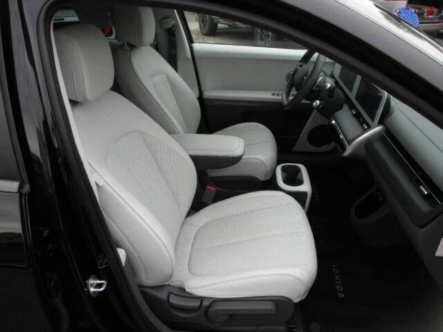 Черный Хендай Ioniq, объемом двигателя 0 л и пробегом 25 тыс. км за 18000 $, фото 7 на Automoto.ua