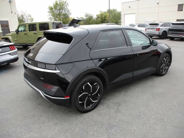 Черный Хендай Ioniq, объемом двигателя 0 л и пробегом 23 тыс. км за 14000 $, фото 4 на Automoto.ua