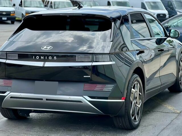 Черный Хендай Ioniq, объемом двигателя 0 л и пробегом 10 тыс. км за 11100 $, фото 3 на Automoto.ua
