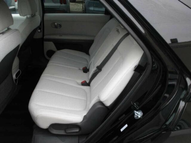 Черный Хендай Ioniq, объемом двигателя 0 л и пробегом 25 тыс. км за 18000 $, фото 9 на Automoto.ua