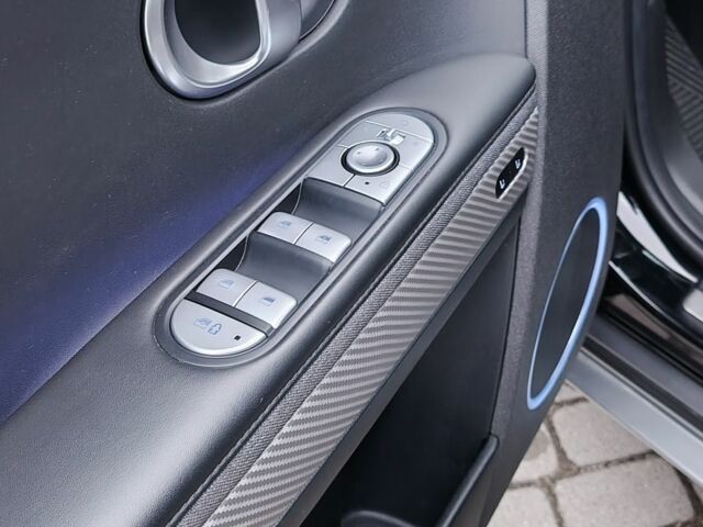 Черный Хендай Ioniq, объемом двигателя 0 л и пробегом 33 тыс. км за 617 $, фото 10 на Automoto.ua