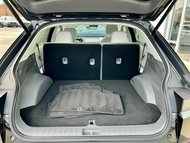 Черный Хендай Ioniq, объемом двигателя 0 л и пробегом 10 тыс. км за 11100 $, фото 10 на Automoto.ua